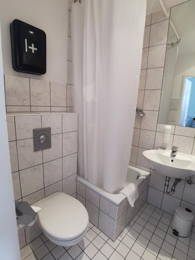 Max Hotel Duesseldorf Self-Check-In Exteriör bild