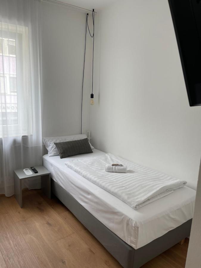 Max Hotel Duesseldorf Self-Check-In Exteriör bild