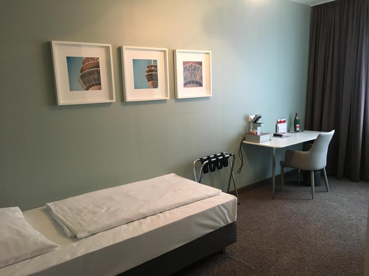 Max Hotel Duesseldorf Self-Check-In Exteriör bild