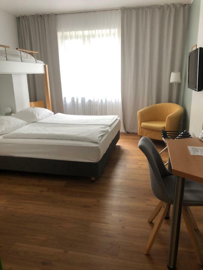 Max Hotel Duesseldorf Self-Check-In Exteriör bild